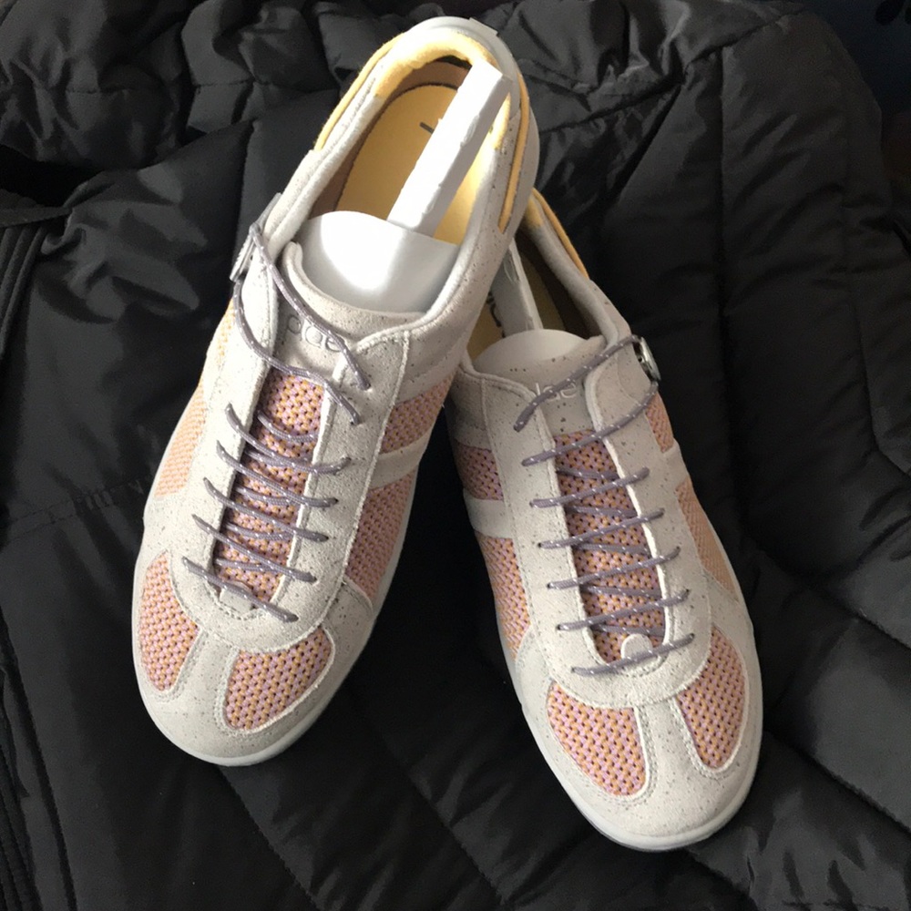 ❤️👟PLAE NWT GORGEOUS COMFY 🙌🏼BUTLERS SANDSTORM